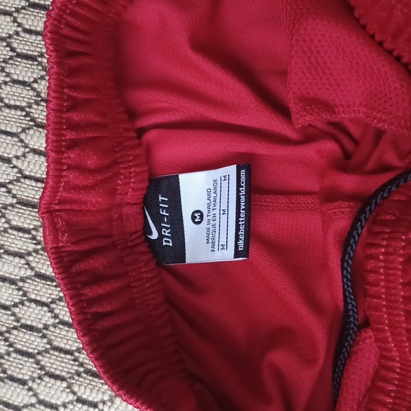 Red dri-fit Nike shorts sz M youth - Picture 4 of 5